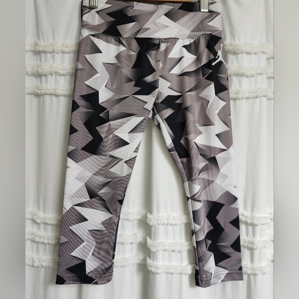 Air Jordan training capris. Kids 10-12. Or women's xs/small. Price is firm.